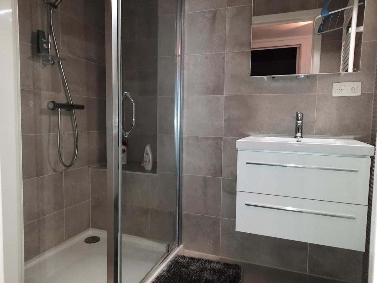 Lichtrijk En Comfortabel Hoekappartement Met Gratis Parking En Zeer Centraal Gelegen - Comme Chez Soi Ostend Exterior foto