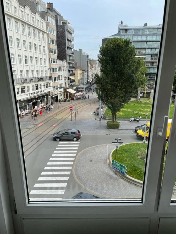Lichtrijk En Comfortabel Hoekappartement Met Gratis Parking En Zeer Centraal Gelegen - Comme Chez Soi Ostend Exterior foto