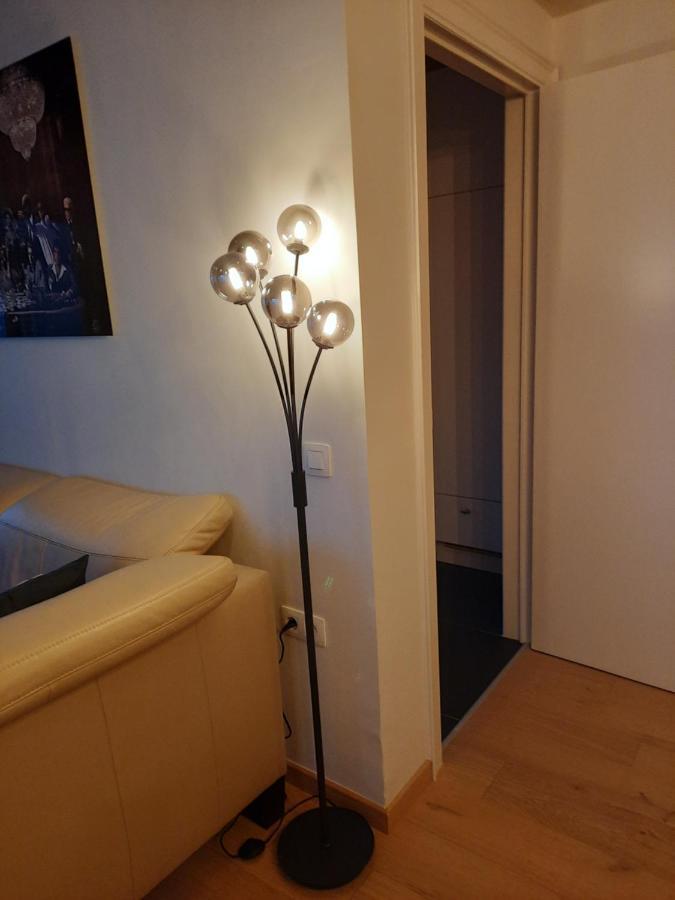 Lichtrijk En Comfortabel Hoekappartement Met Gratis Parking En Zeer Centraal Gelegen - Comme Chez Soi Ostend Exterior foto