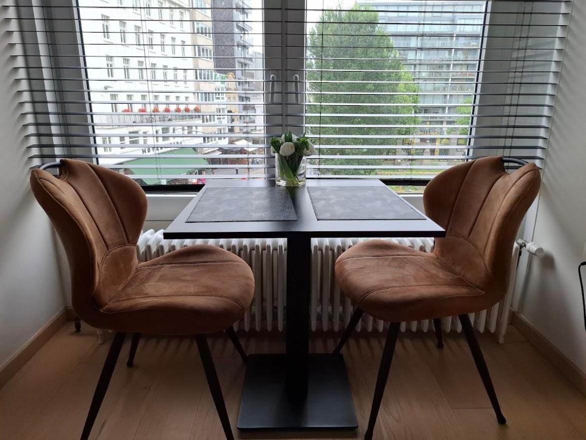 Lichtrijk En Comfortabel Hoekappartement Met Gratis Parking En Zeer Centraal Gelegen - Comme Chez Soi Ostend Exterior foto