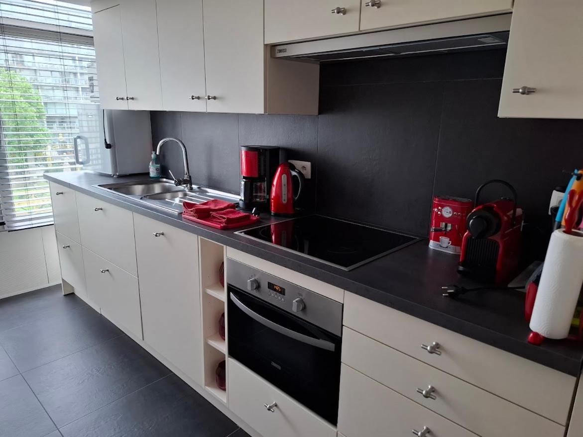 Lichtrijk En Comfortabel Hoekappartement Met Gratis Parking En Zeer Centraal Gelegen - Comme Chez Soi Ostend Exterior foto